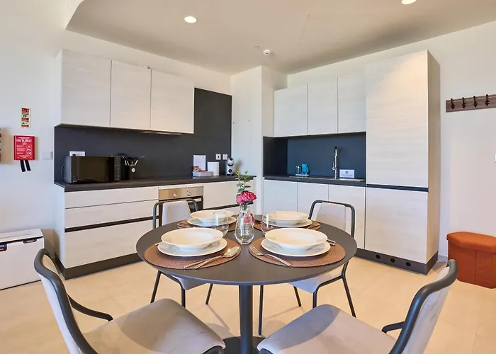 14th Floor Seaview Luxury *